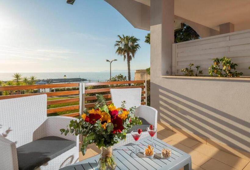 Номер Стандарт Вид на Море, Mareluna