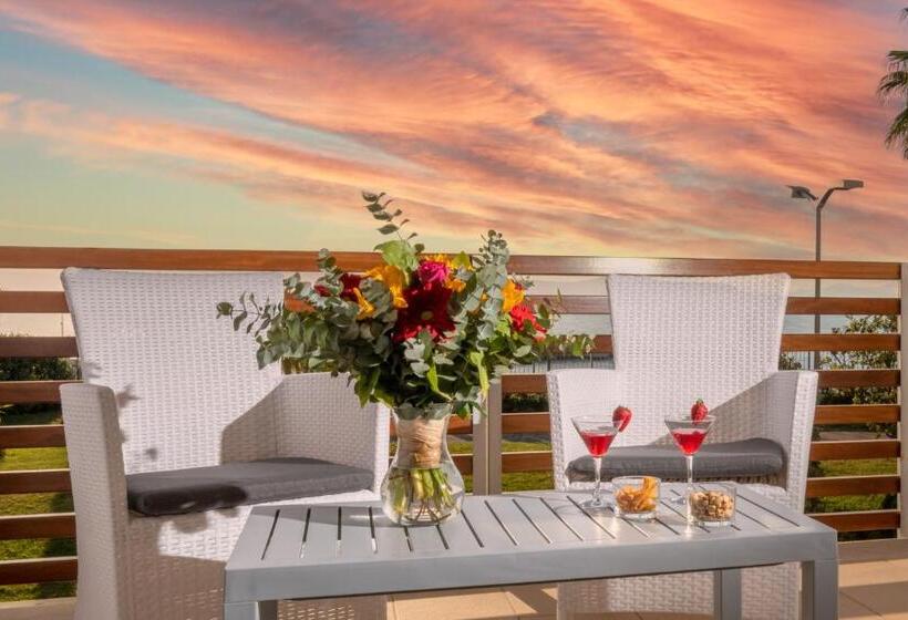 Номер Стандарт Вид на Море, Mareluna