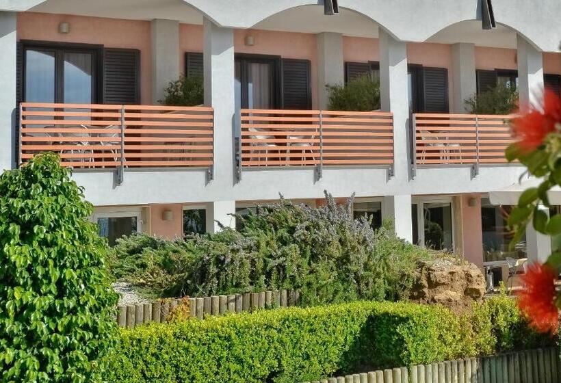 Четырехместный Номер Стандарт Вид на Море, Mareluna