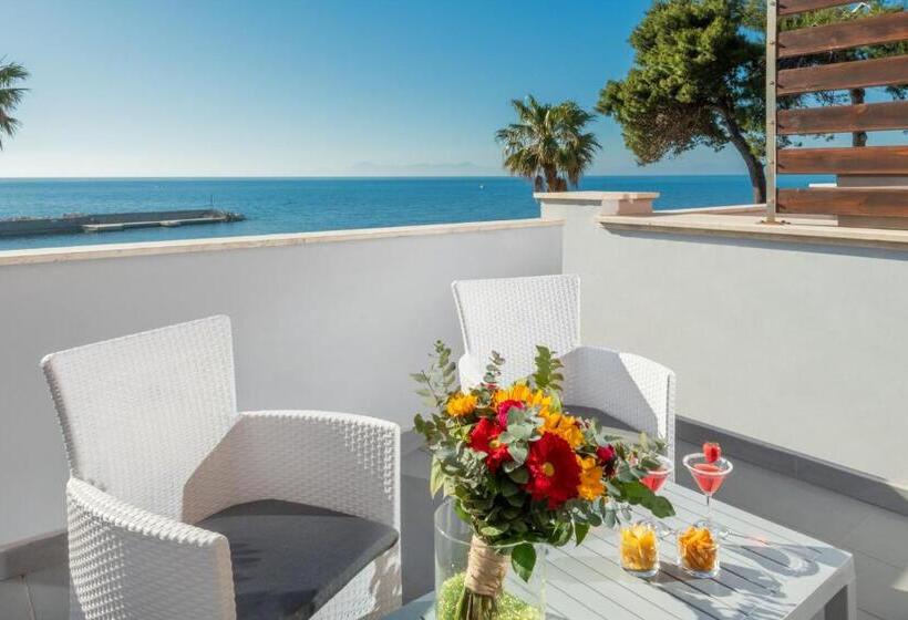 Семейный Номер Вид на Море, Mareluna