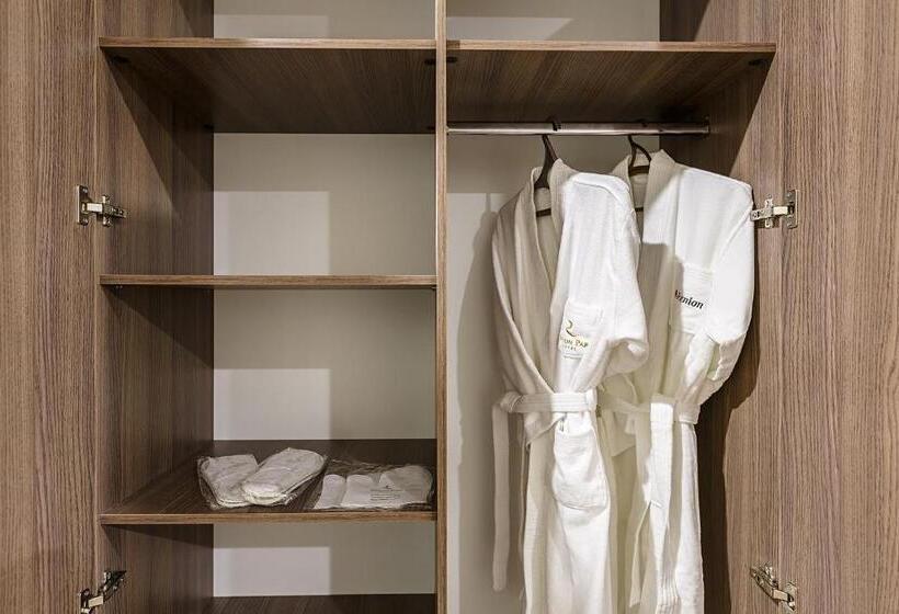 اتاق استاندارد با تخت بزرگ, Renion