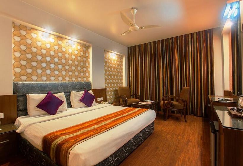 חדר אקזקיוטיב, Subash International