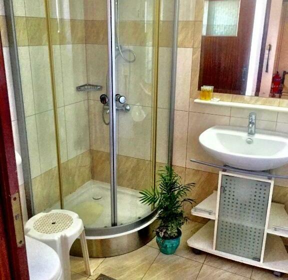 דירת חדר, Irene Villa