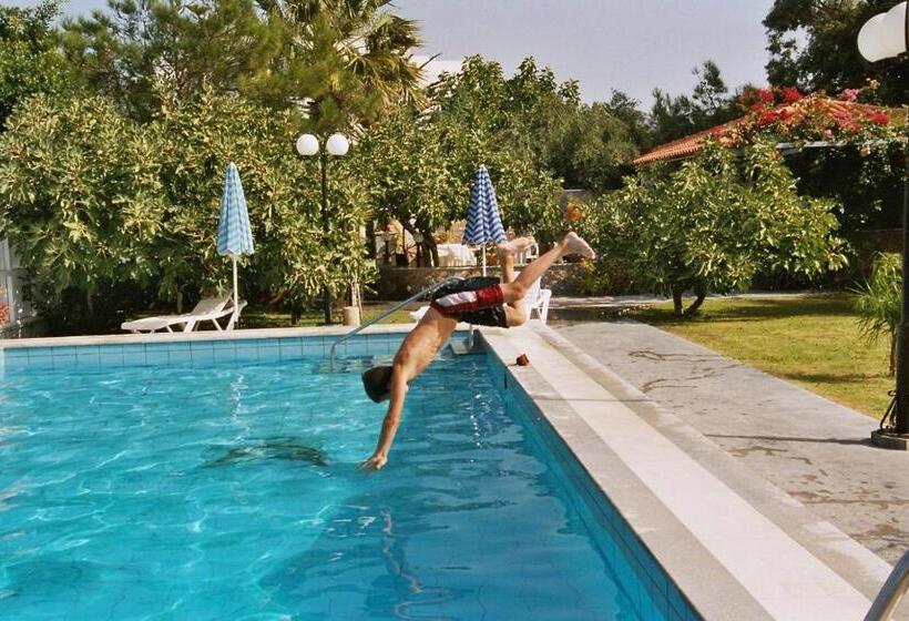 דירת משפחה, Irene Villa