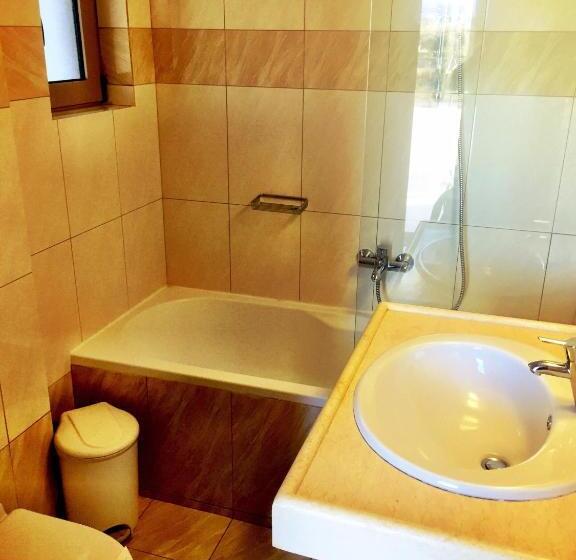 דירת משפחה, Irene Villa