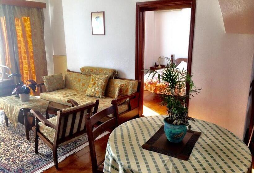 דירת משפחה, Irene Villa