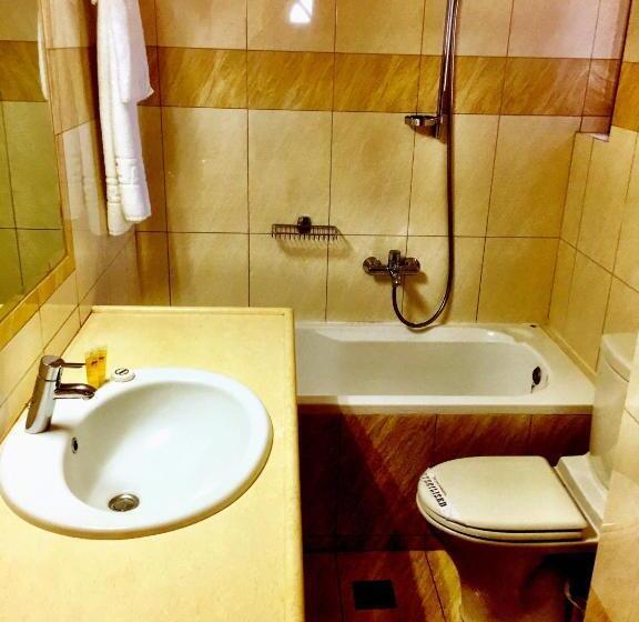 דירת משפחה, Irene Villa