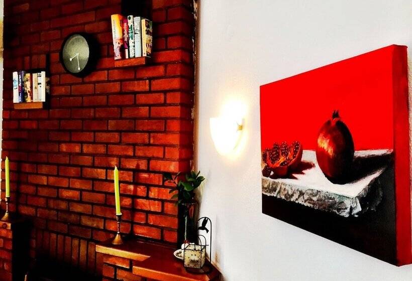 דירת חדר, Irene Villa