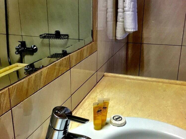 דירת משפחה, Irene Villa