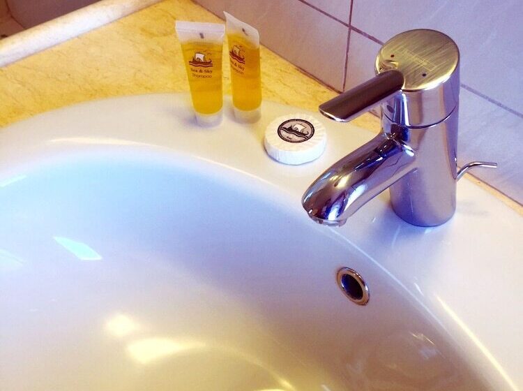 דירת משפחה, Irene Villa