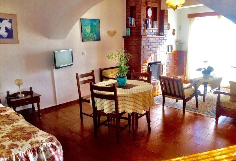 דירת משפחה, Irene Villa