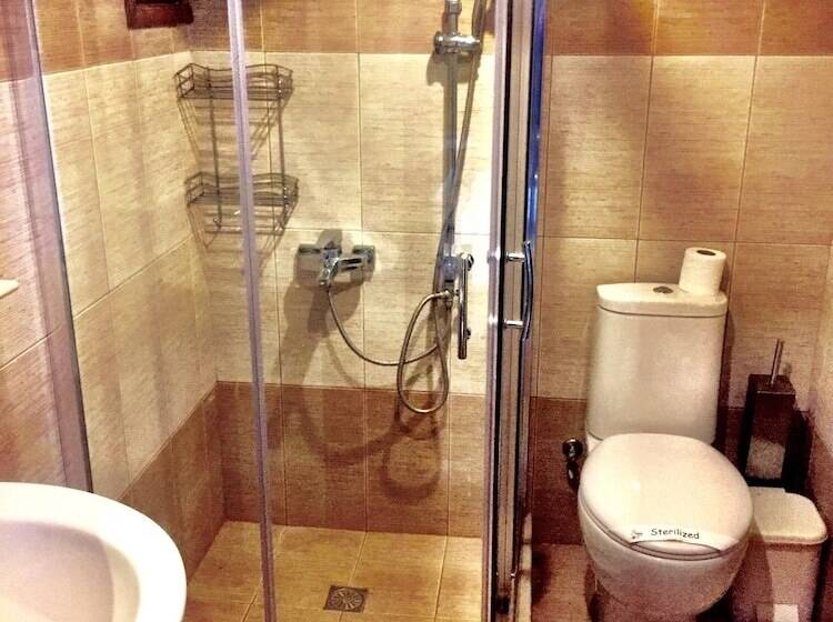 דירת משפחה, Irene Villa