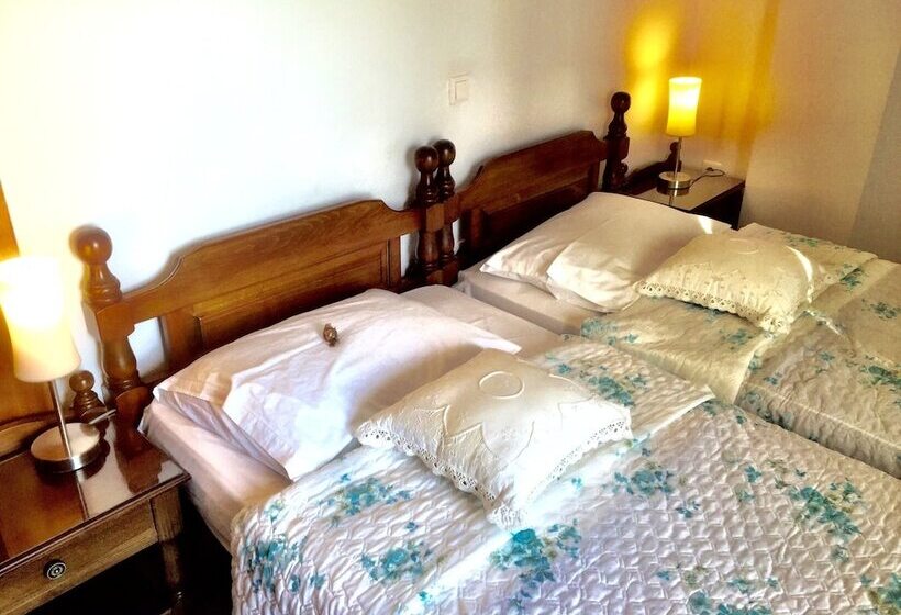 דירת משפחה, Irene Villa