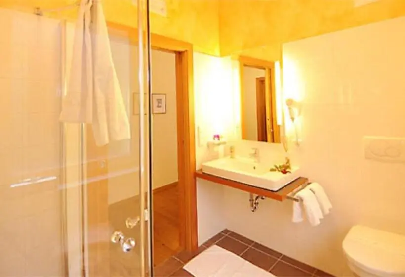Huoneisto 2 Makuuhuonetta Terassi, Apparthotel Gartenresidence Nalserhof