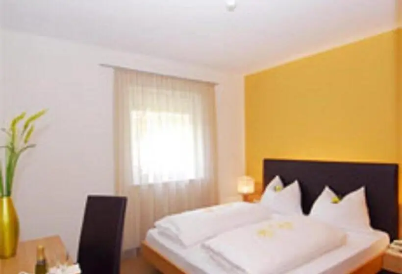 Huoneisto 2 Makuuhuonetta Terassi, Apparthotel Gartenresidence Nalserhof