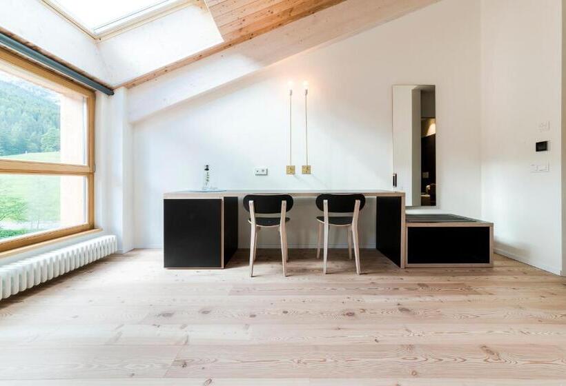 استودیوی لوکس, Zum Hirschen Boutique Hotel Val Di Non