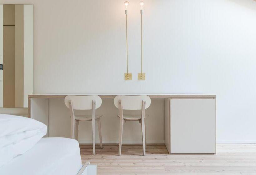 استودیوی لوکس, Zum Hirschen Boutique Hotel Val Di Non