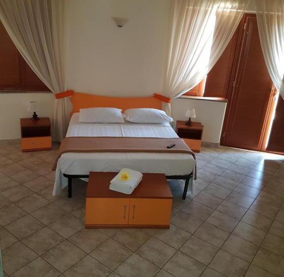 Четырехместный Номер Стандарт, Il Baronetto