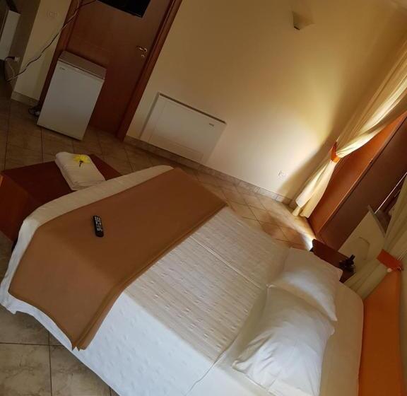 Четырехместный Номер Стандарт, Il Baronetto