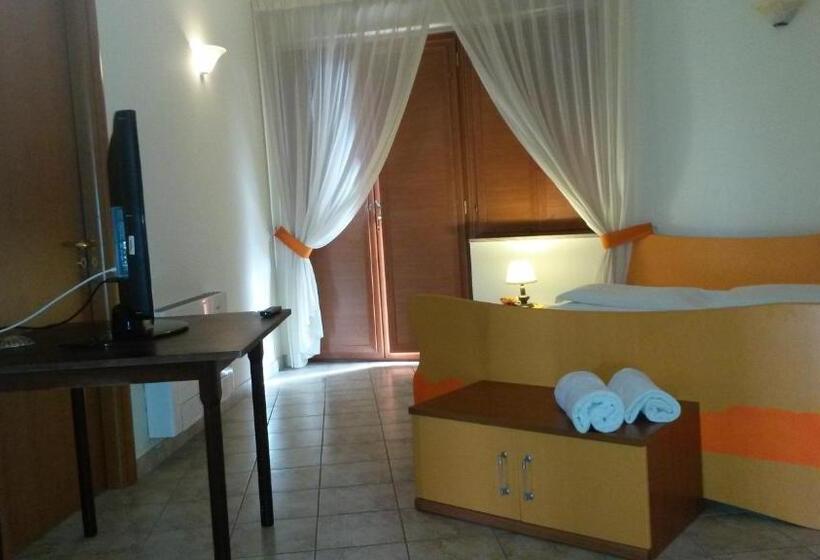 Четырехместный Номер Стандарт, Il Baronetto