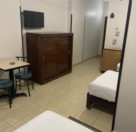 اتاق ساده سه نفره, Grand Hotel Qena