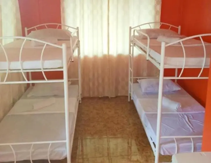 スタンダード４人部屋, Reddoorz @ Garcia Hernandez Bohol