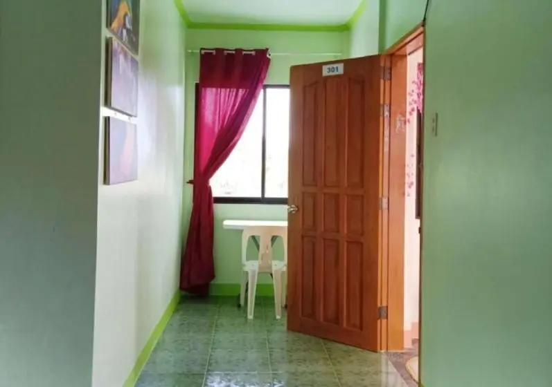 ファミリールーム, Reddoorz @ Garcia Hernandez Bohol