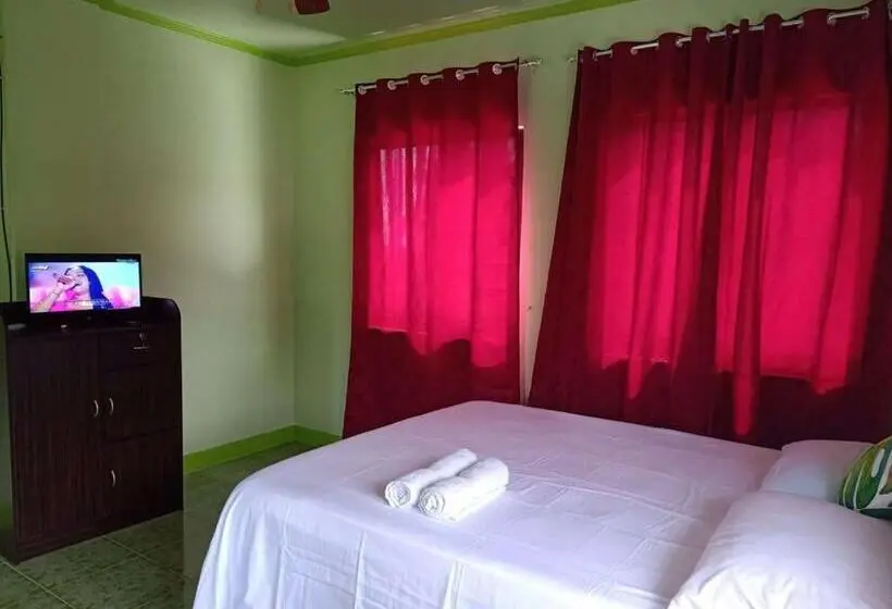 ファミリールーム, Reddoorz @ Garcia Hernandez Bohol