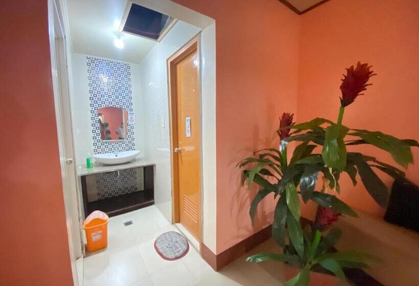 Номер Стандарт Совместная Ванная, Reddoorz Plus @ Lhexlyn Resort San Narciso