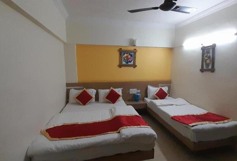 غرفة ديلوكس ثلاثية, S K Palace