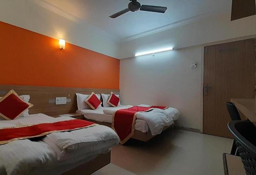 غرفة ديلوكس ثلاثية, S K Palace