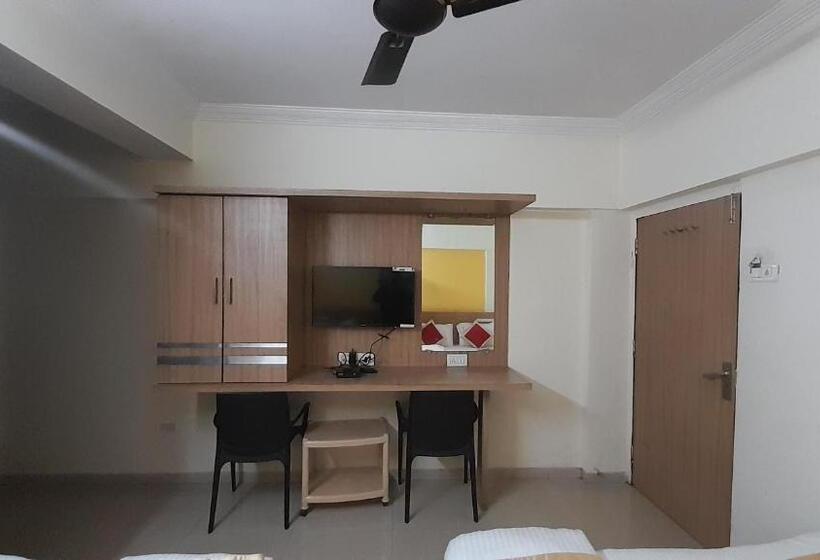 غرفة ديلوكس ثلاثية, S K Palace