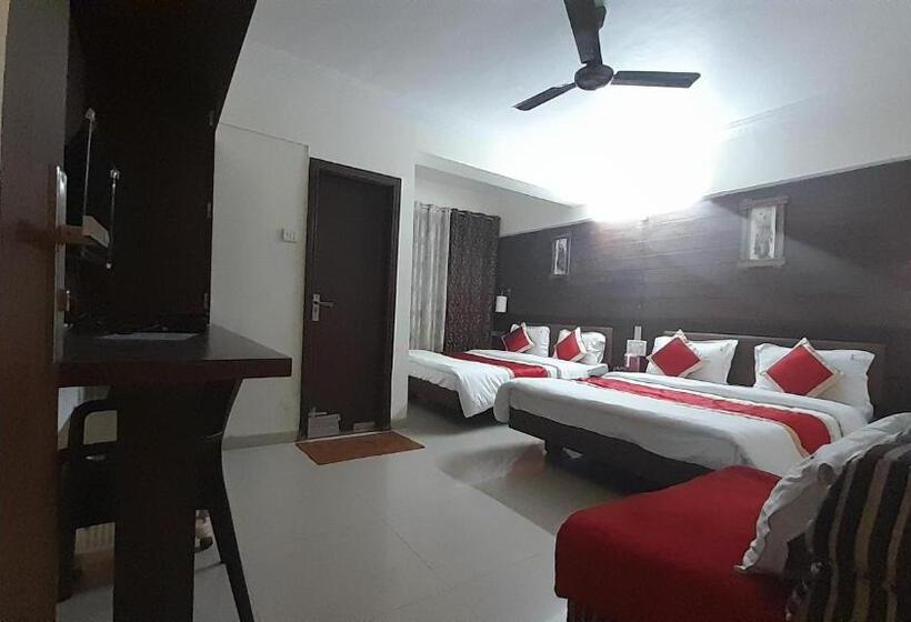 غرفة عائلية, S K Palace