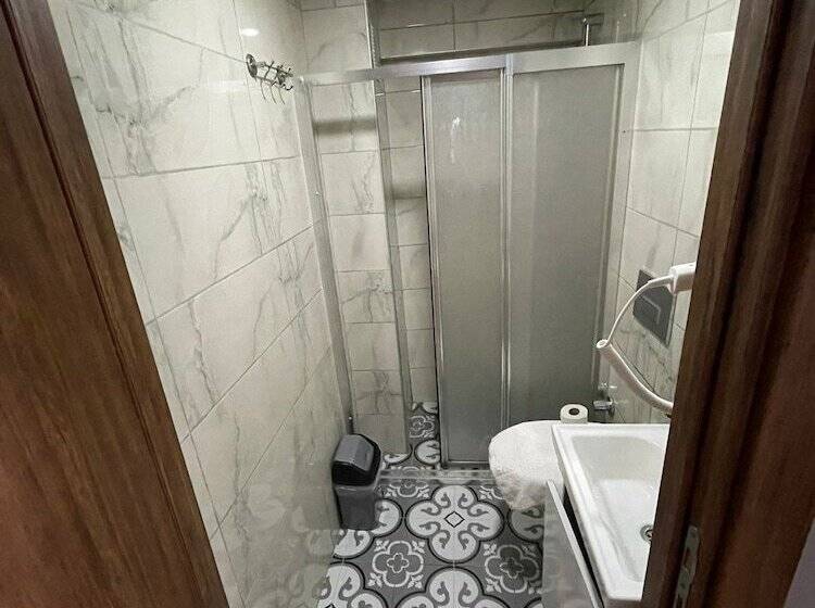 اتاق اکونومی, Otağ