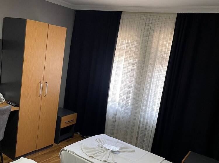 اتاق استاندارد سه نفره, Otağ