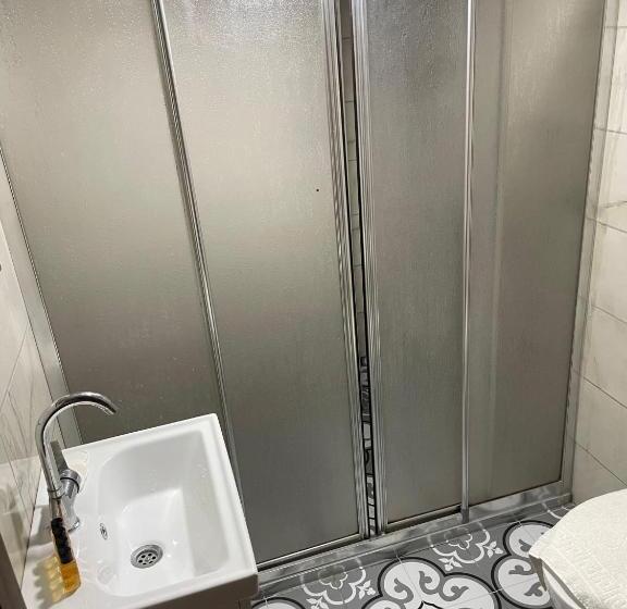 اتاق استاندارد سه نفره, Otağ