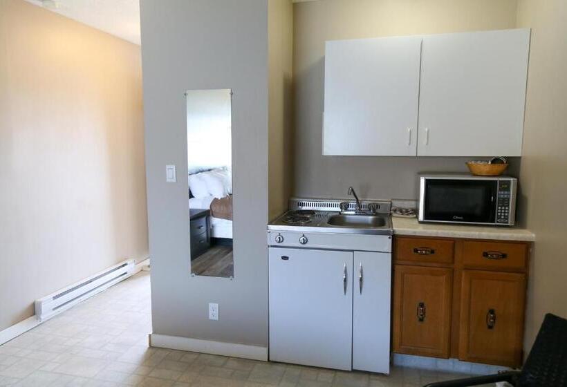 Standard studio with lake view, Richter Pass Beach Resort