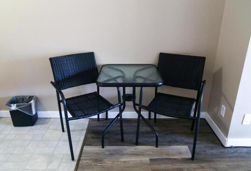 Standard studio with lake view, Richter Pass Beach Resort