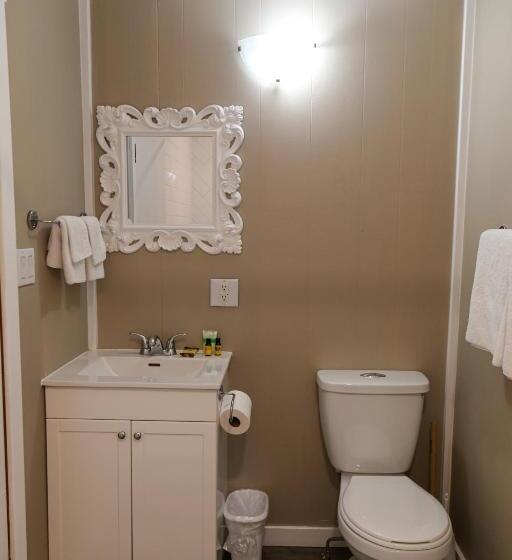 Standard studio with lake view, Richter Pass Beach Resort