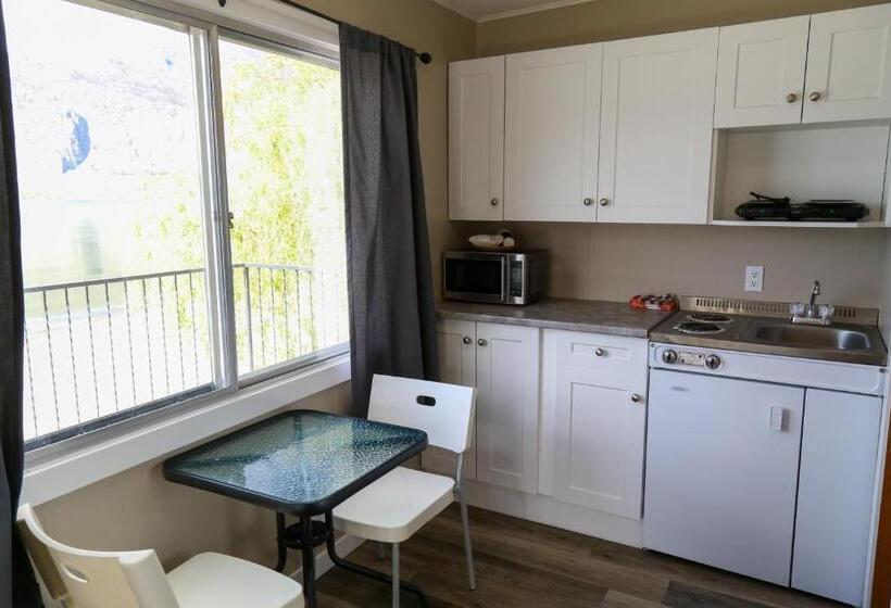 Standard studio with lake view, Richter Pass Beach Resort