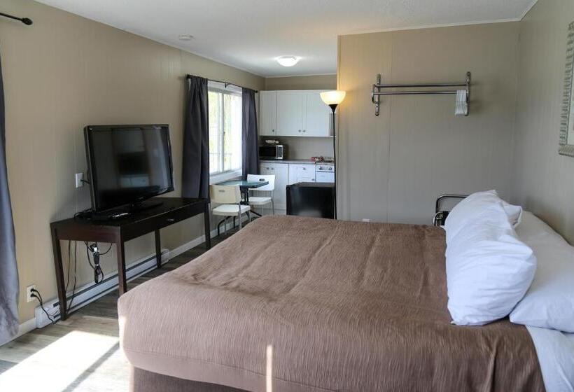 Standard studio with lake view, Richter Pass Beach Resort