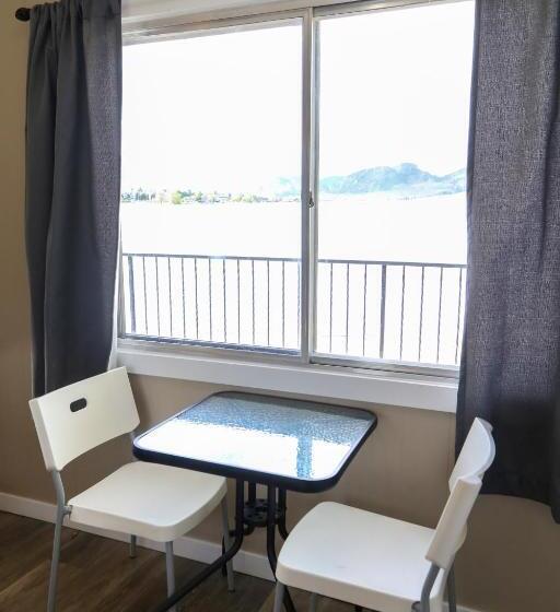 Standard studio with lake view, Richter Pass Beach Resort