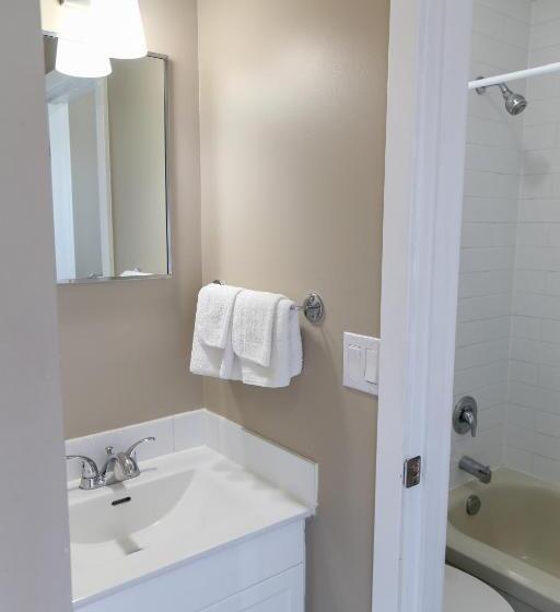 Standard studio with lake view, Richter Pass Beach Resort