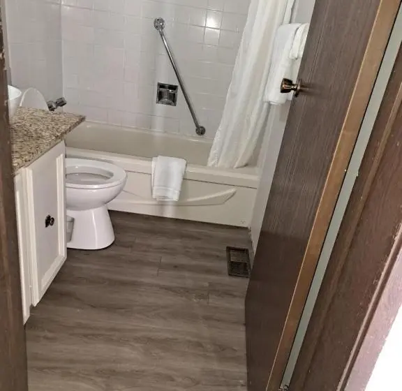 Suite with lake view, Richter Pass Beach Resort