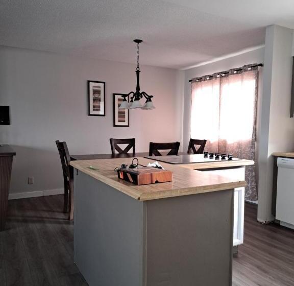 Suite with lake view, Richter Pass Beach Resort