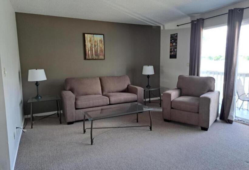 Suite with lake view, Richter Pass Beach Resort