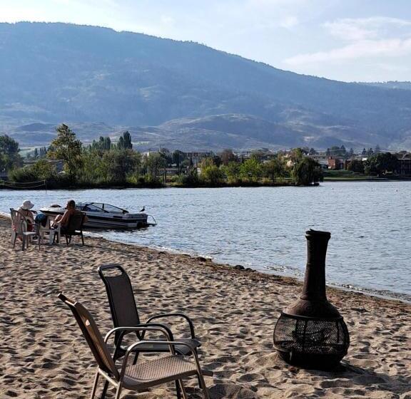 Suite with lake view, Richter Pass Beach Resort