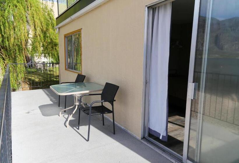 Standard studio with lake view, Richter Pass Beach Resort