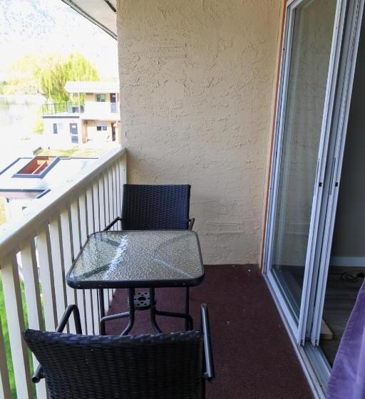 Standard studio with lake view, Richter Pass Beach Resort