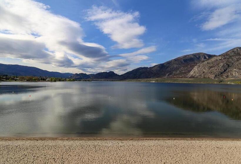 Standard studio with lake view, Richter Pass Beach Resort